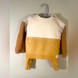 Jogging set. Size 18M. Gently worn. Great condition!